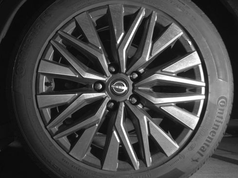 Used 2025 Nissan Altima 2.5 SV FWD image 17