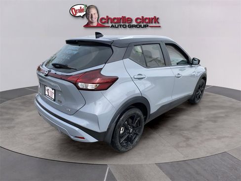 Used 2023 Nissan Kicks SV image 6