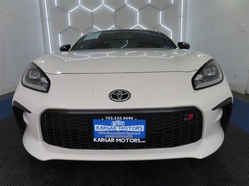 Used 2024 Toyota GR86 Premium image 3