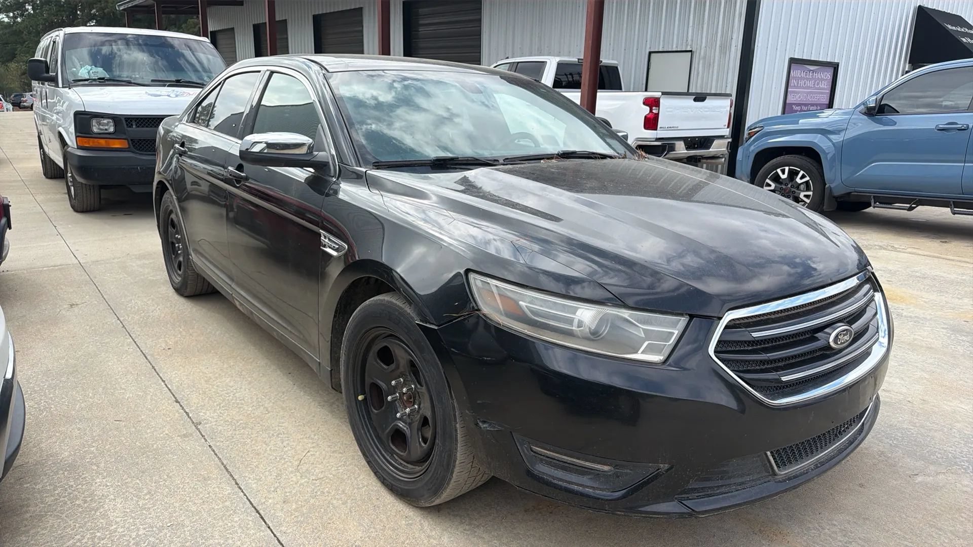 Used 2015 Ford Taurus Limited FWD image 3
