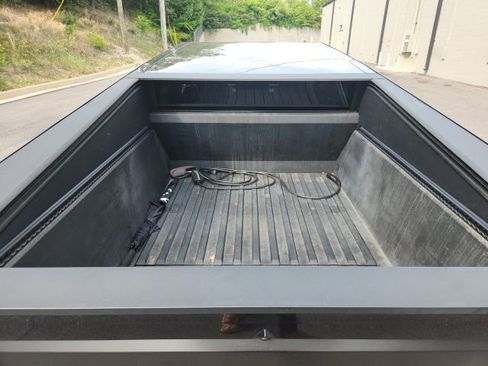 Used 2024 Tesla Cybertruck AWD Crew Cab image 4