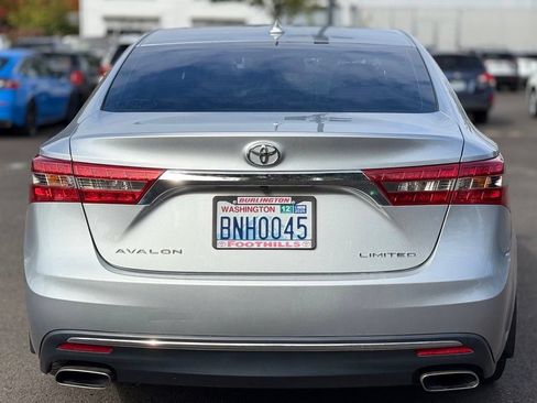 Used 2017 Toyota Avalon Limited w/ All Weather Liner Package FWD image 4