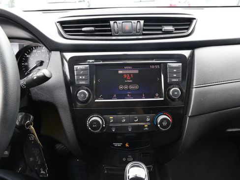 Used 2018 Nissan Rogue S AWD/4WD image 17