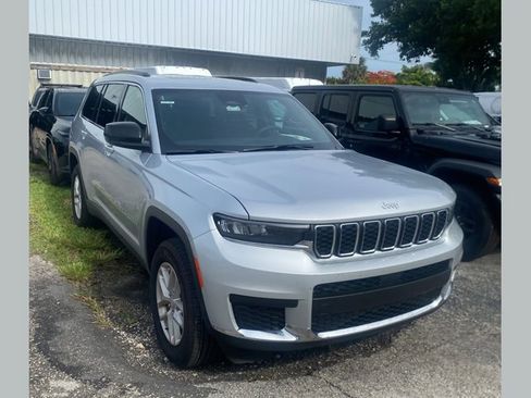 Used 2025 Jeep Grand Cherokee L Laredo AWD/4WD image 1
