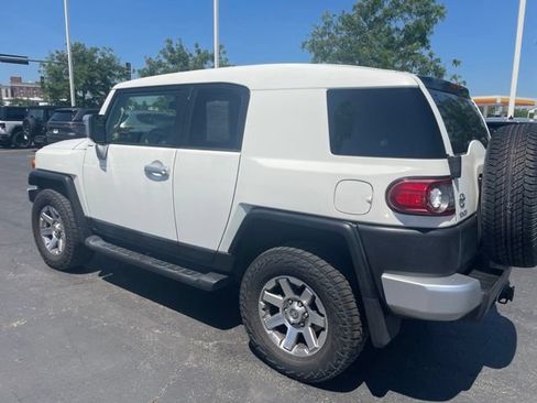Used 2014 Toyota FJ Cruiser 4WD w/ Convenience Package image 4