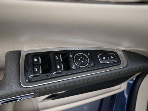 Used 2017 Lincoln Continental Select w/ Climate Package image 12