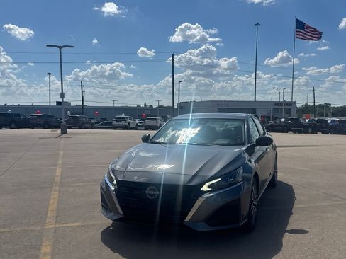 Certified 2025 Nissan Altima 2.5 SV FWD image 7