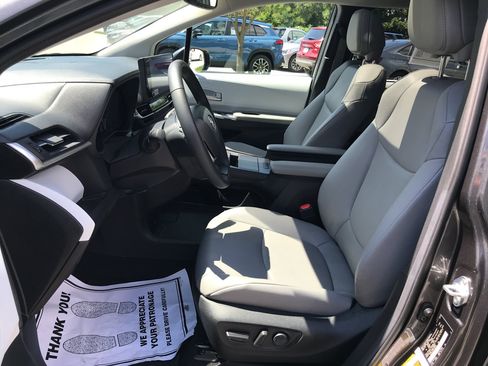 Certified 2025 Toyota Sienna XLE AWD/4WD image 23