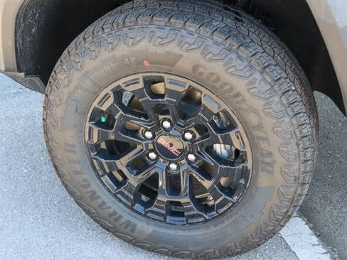 New 2026 GMC Canyon Elevation w/ Convenience Package image 5