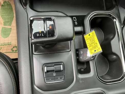 Used 2024 GMC Sierra 1500 AT4 w/ Technology Package AWD/4WD image 25