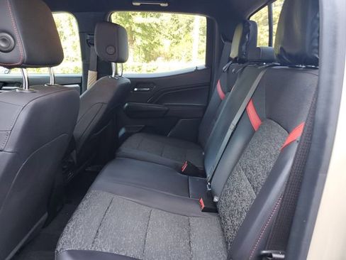 Used 2024 Chevrolet Colorado Z71 image 11