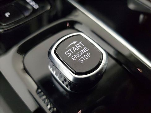 Certified 2025 Volvo XC60 B5 Ultra AWD/4WD image 34