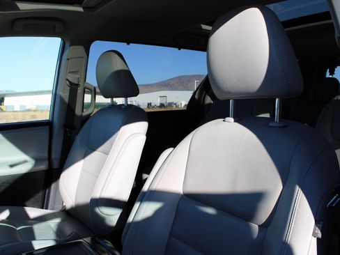 Used 2019 Toyota Sienna Limited image 14