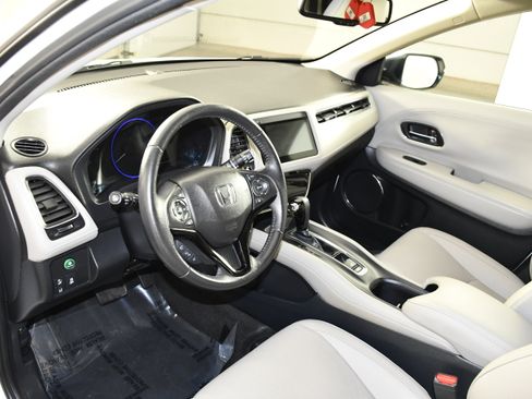 Used 2022 Honda HR-V EX-L image 2