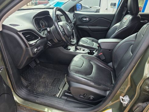 Used 2020 Jeep Cherokee Trailhawk AWD/4WD image 11