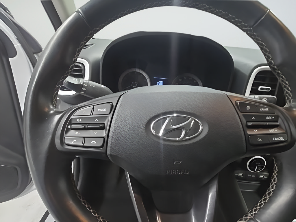 Used 2022 Hyundai Venue Limited FWD image 29