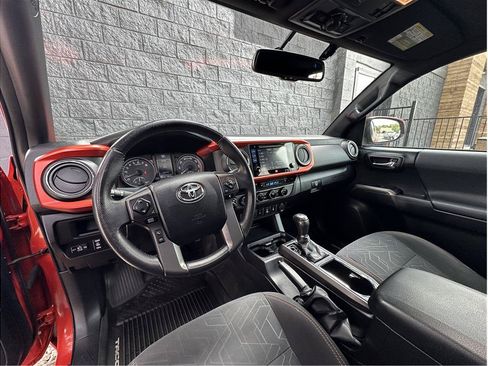 Used 2016 Toyota Tacoma TRD Off-Road AWD/4WD image 14