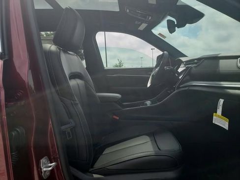 New 2024 Jeep Grand Cherokee L Limited image 21