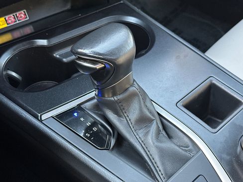 Used 2023 Lexus UX 250h FWD image 24