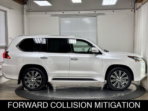 Used 2018 Lexus LX 570 4WD w/ Luxury Package image 9