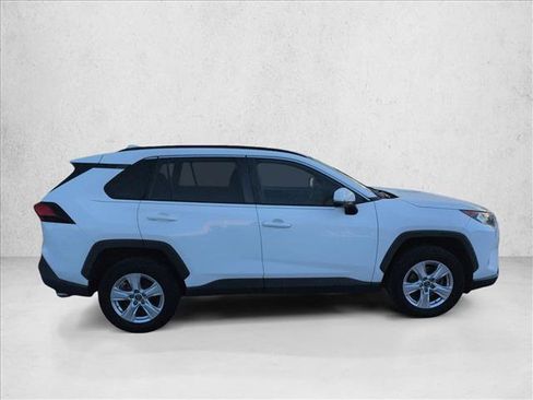 Used 2019 Toyota RAV4 XLE w/ Convenience Package image 4