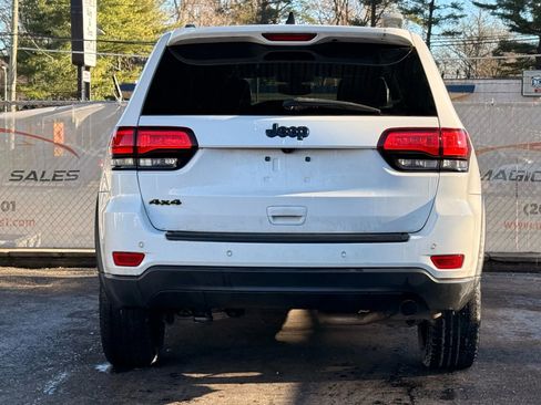 Used 2018 Jeep Grand Cherokee Laredo image 10