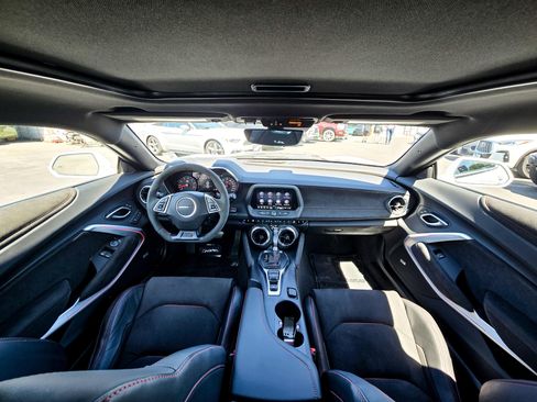 Used 2022 Chevrolet Camaro ZL1 image 30