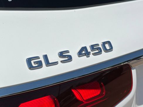 Used 2024 Mercedes-Benz GLS 450 4MATIC image 11