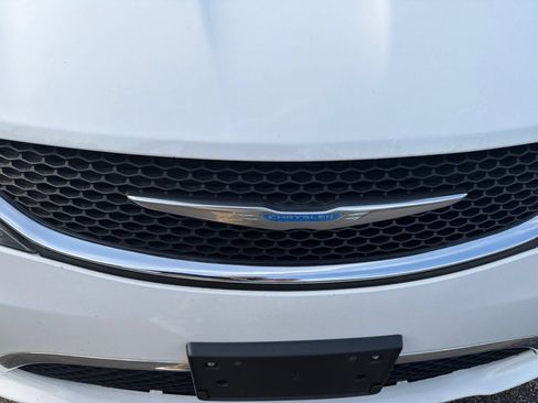 Used 2018 Chrysler Pacifica Limited FWD image 29