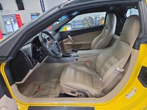 Used 2006 Chevrolet Corvette Coupe w/ Preferred Equipment Group RWD image 11
