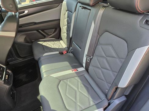 Used 2024 Volkswagen Atlas Peak Edition SE AWD/4WD image 29