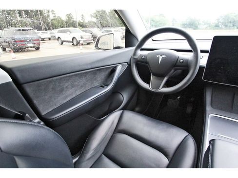 Used 2021 Tesla Model Y Long Range AWD/4WD image 11
