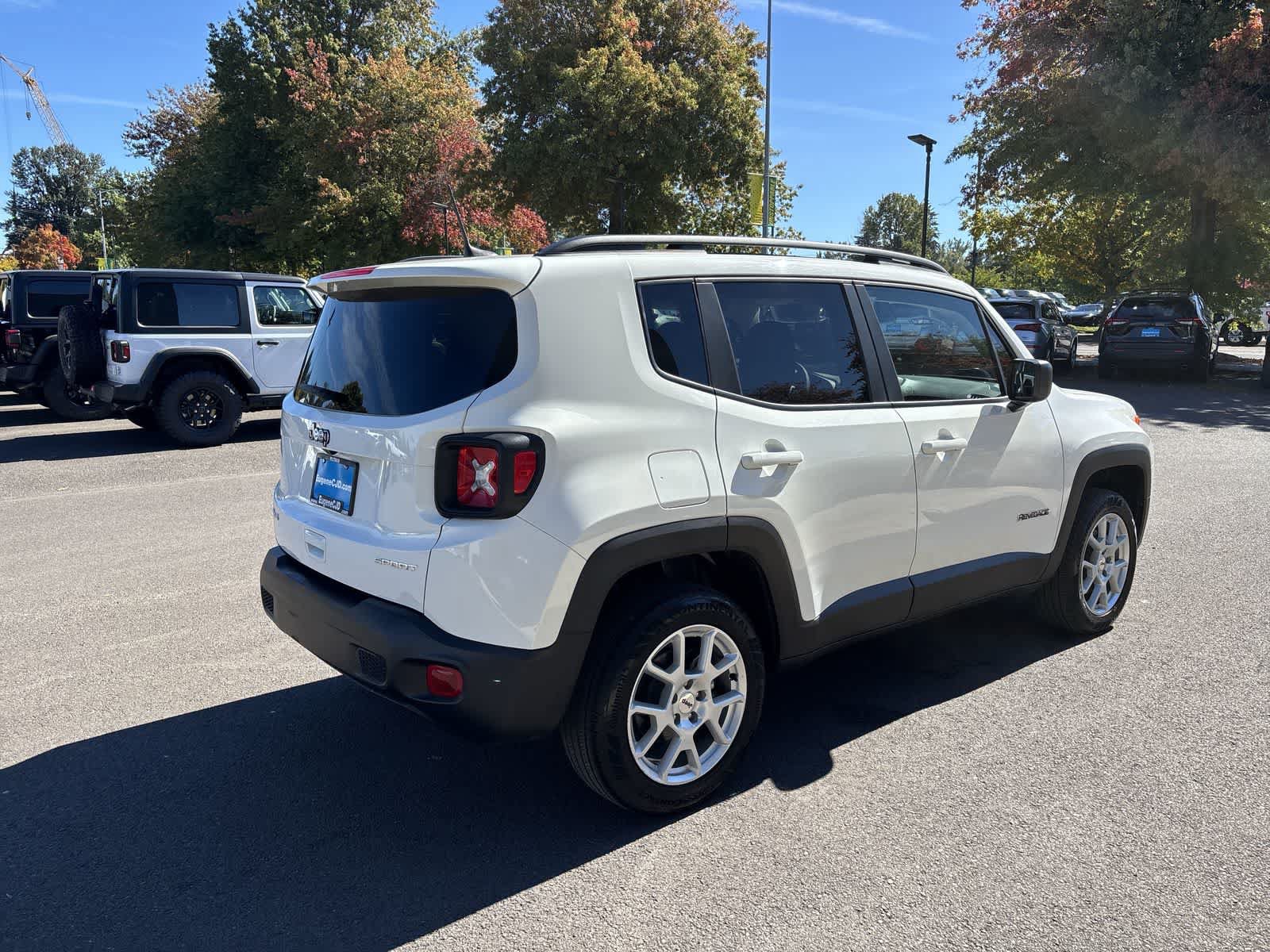 Used 2022 Jeep Renegade Sport w/ Sport Appearance Group AWD/4WD image 4