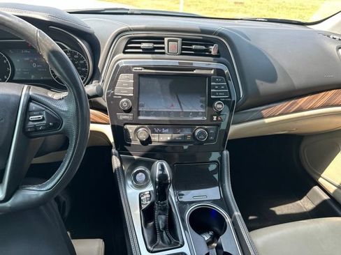 Used 2016 Nissan Maxima Platinum w/ Interior Lighting Package FWD image 17