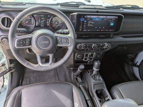 Used 2024 Jeep Wrangler Unlimited Sahara AWD/4WD image 12