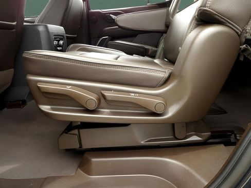 Used 2021 GMC Yukon Denali w/ Denali Premium Package image 35