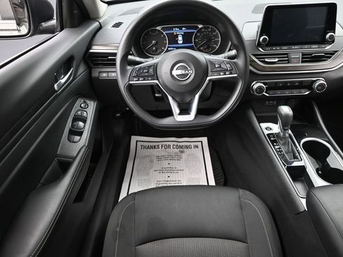 Used 2024 Nissan Altima 2.5 SV image 11