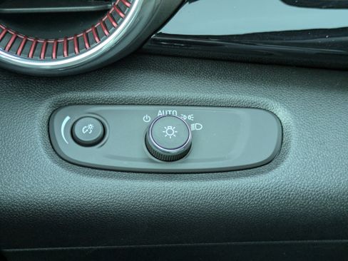 Used 2025 Chevrolet Trax RS w/ Driver Confidence Package image 14