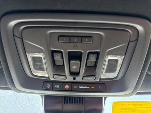Used 2024 GMC Sierra 3500 Denali Ultimate AWD/4WD image 21