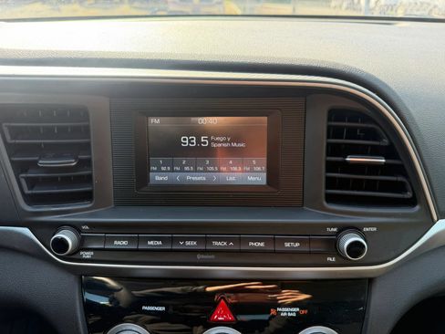Used 2019 Hyundai Elantra SE w/ Cargo Package FWD image 18