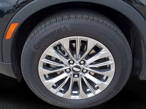 Used 2025 Cadillac XT4 Premium Luxury AWD/4WD image 11