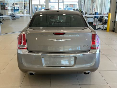 Used 2014 Chrysler 300 C RWD image 6