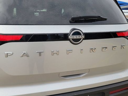 Used 2025 Nissan Pathfinder SV FWD image 13
