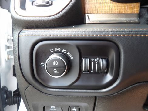 Used 2019 RAM 1500 Limited AWD/4WD image 19