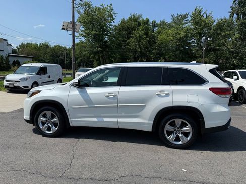 Used 2017 Toyota Highlander Limited w/ Protection Package #3 AWD/4WD image 4