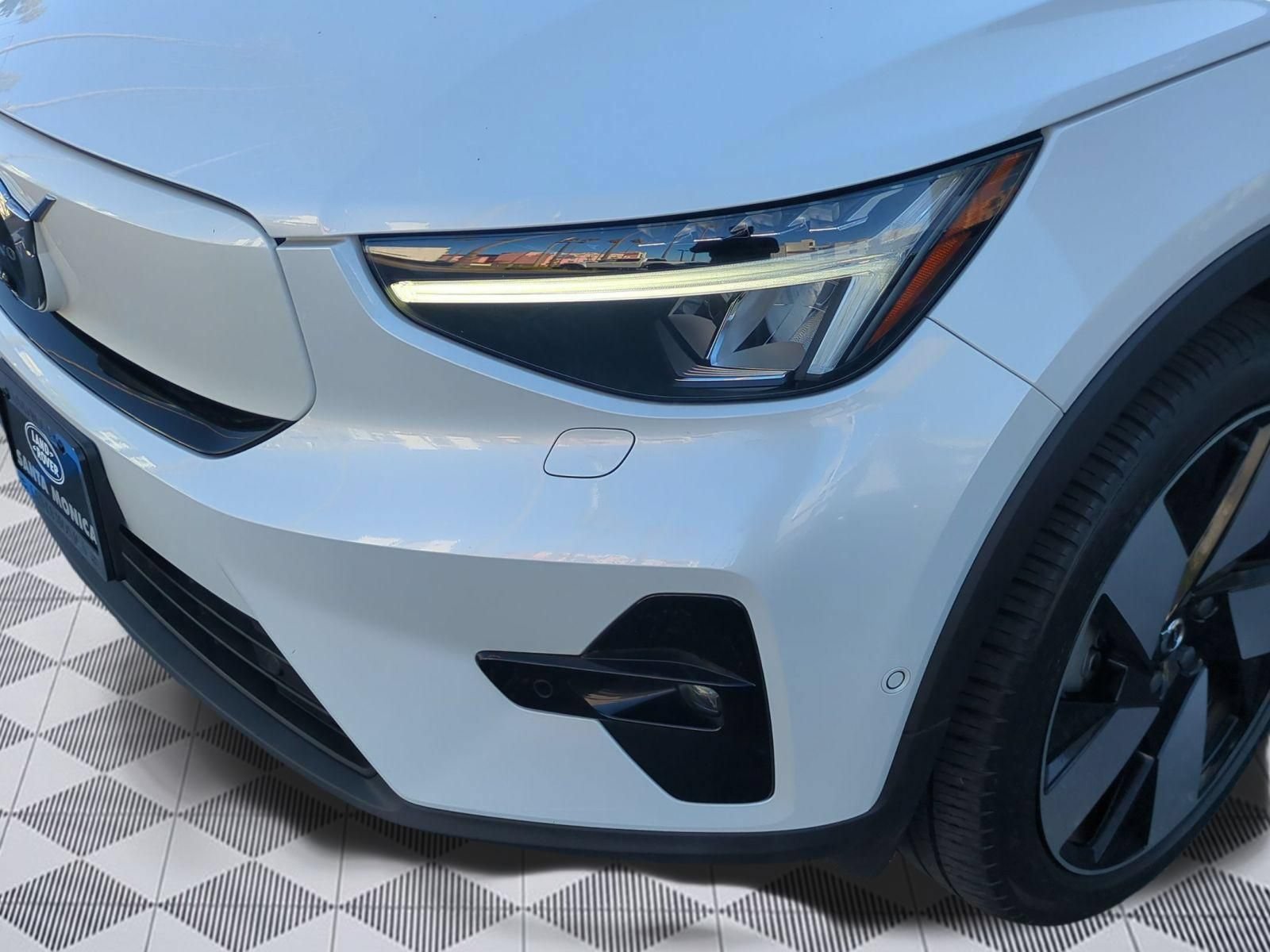 Used 2023 Volvo XC40 Recharge Ultimate AWD/4WD image 10