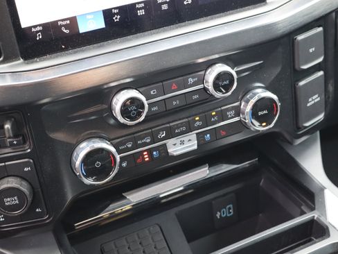 Used 2025 Ford F350 Lariat w/ Black Appearance Package image 34