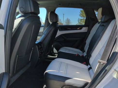 Used 2024 Porsche Cayenne image 13