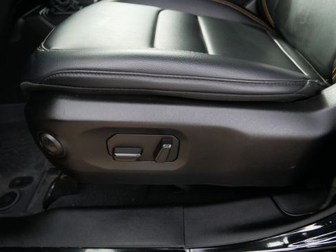 Used 2024 Jeep Wrangler Sahara image 21