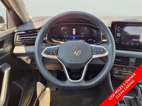 Used 2025 Volkswagen Jetta SE w/ Sunroof Package FWD image 21